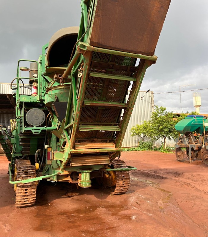 Colhedora de Cana JOHN DEERE 3522 - ano 2014 - 2 Linhas