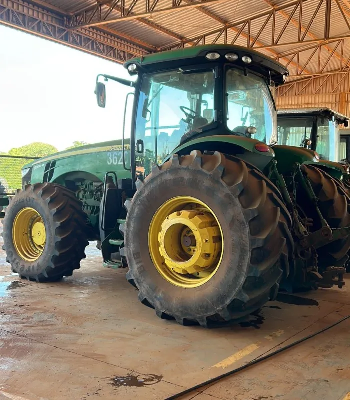 Trator JOHN DEERE 8270 R - ano 2017